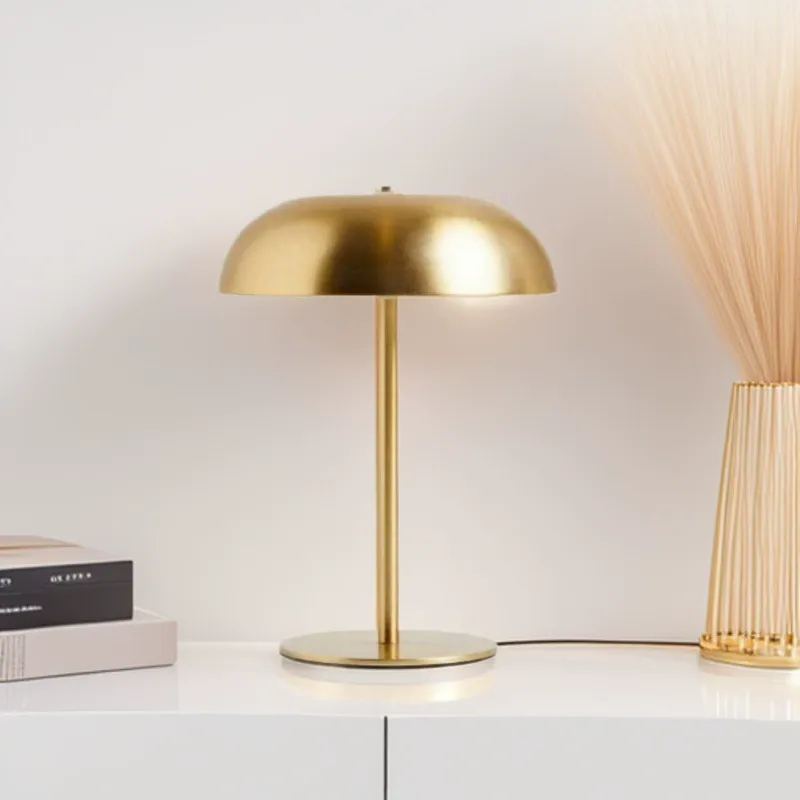 Moderní kovové stolní lampy